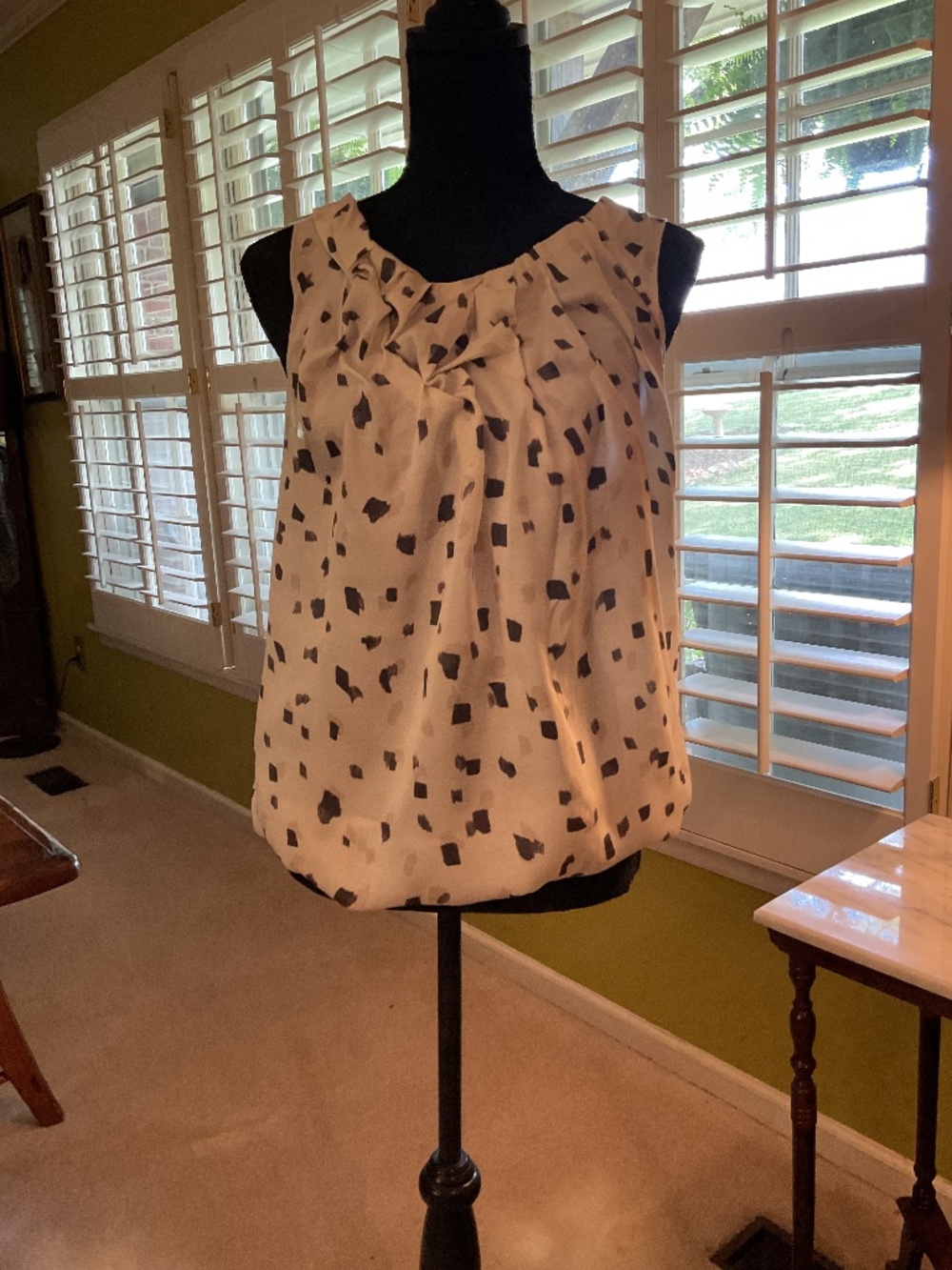 Ann Taylor Loft sleeveless blouse. Size Large. Abstract polka dot print.